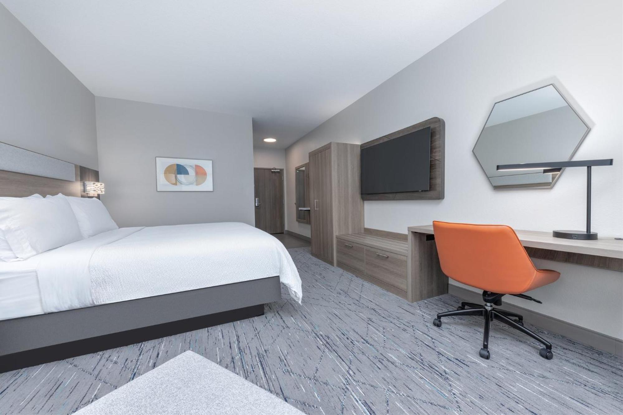 Holiday Inn Express & Suites Austin Airport East By Ihg Exterior photo