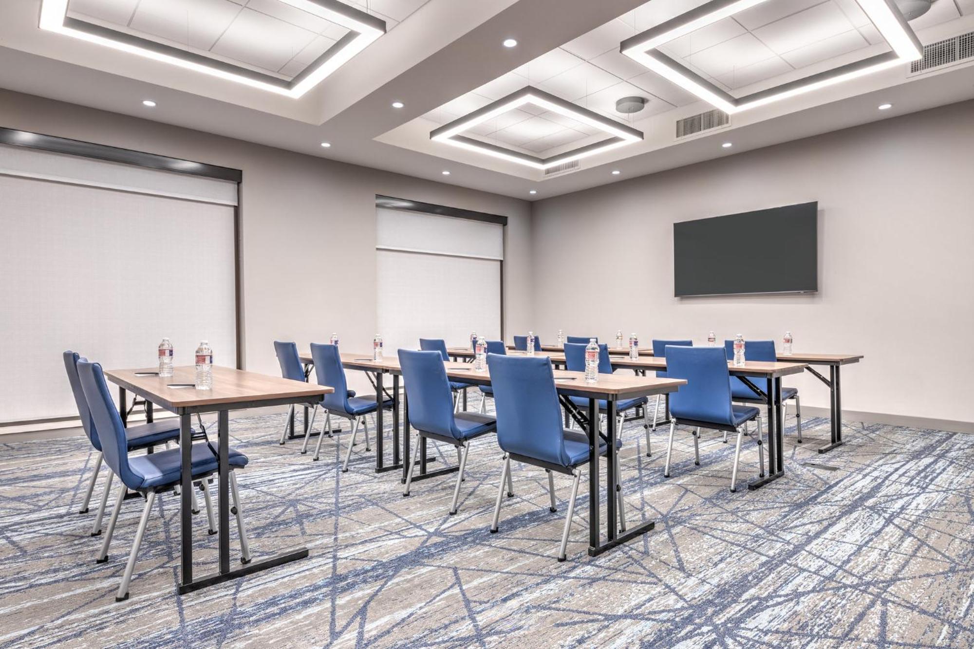 Holiday Inn Express & Suites Austin Airport East By Ihg Exterior photo