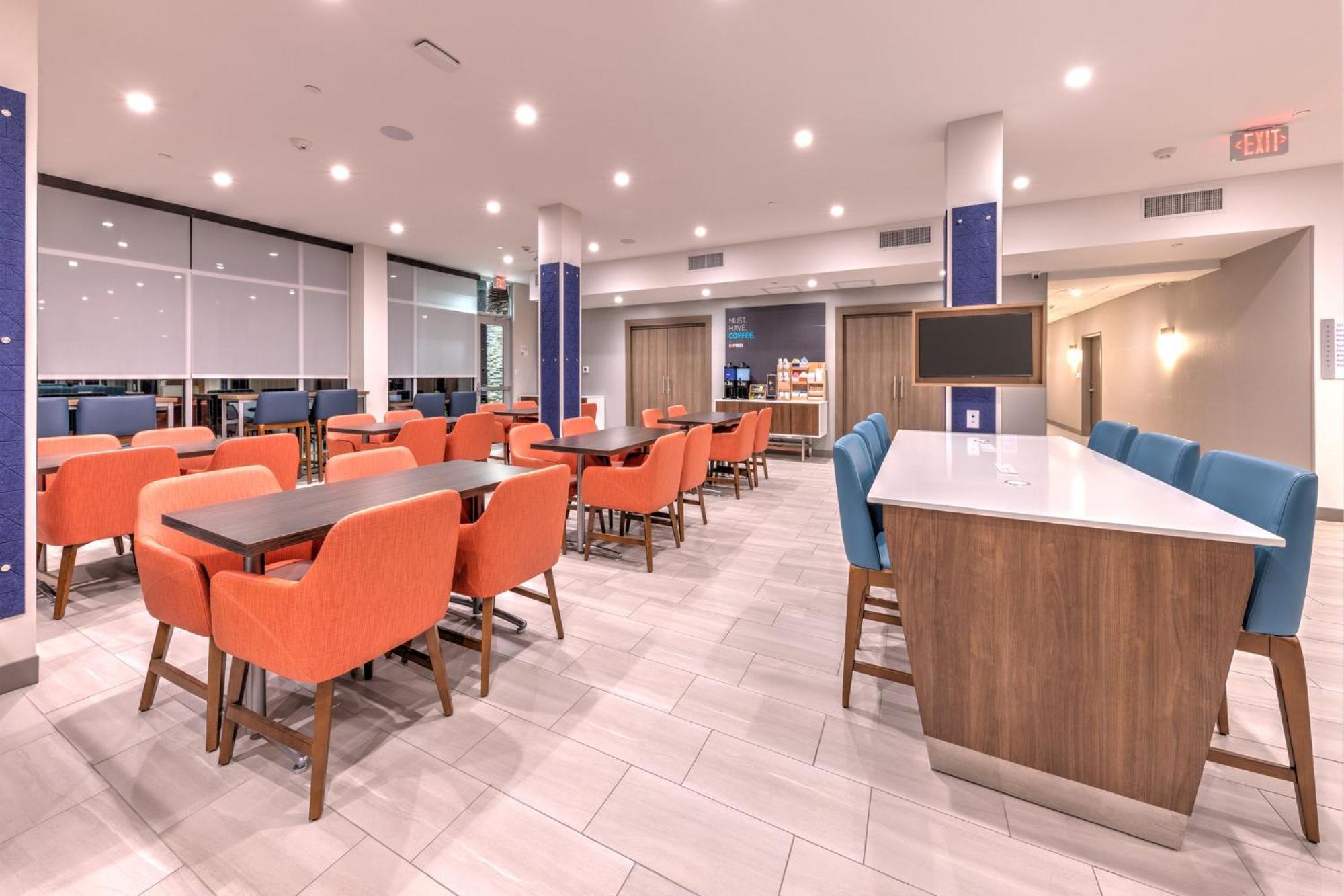 Holiday Inn Express & Suites Austin Airport East By Ihg Exterior photo