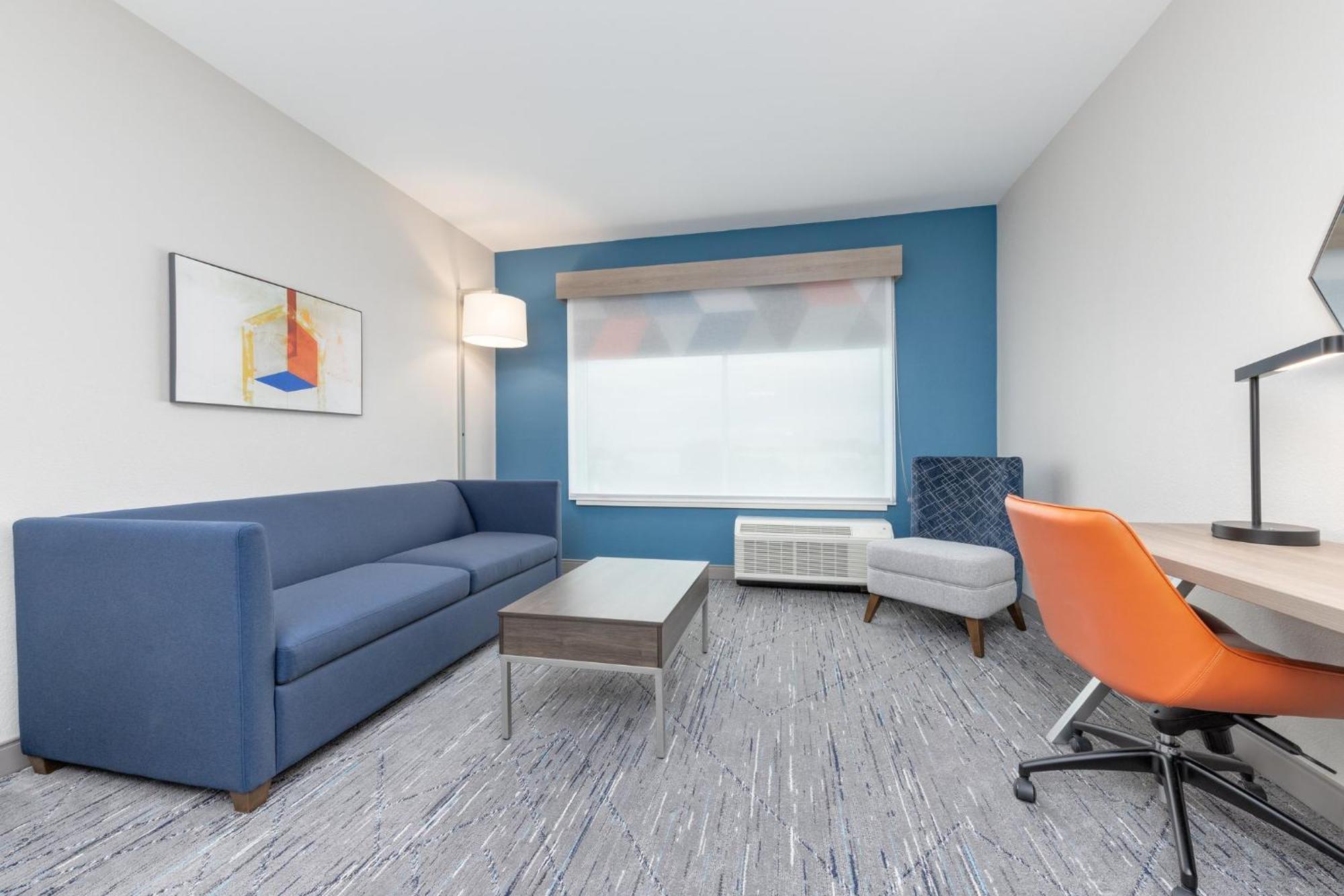 Holiday Inn Express & Suites Austin Airport East By Ihg Exterior photo
