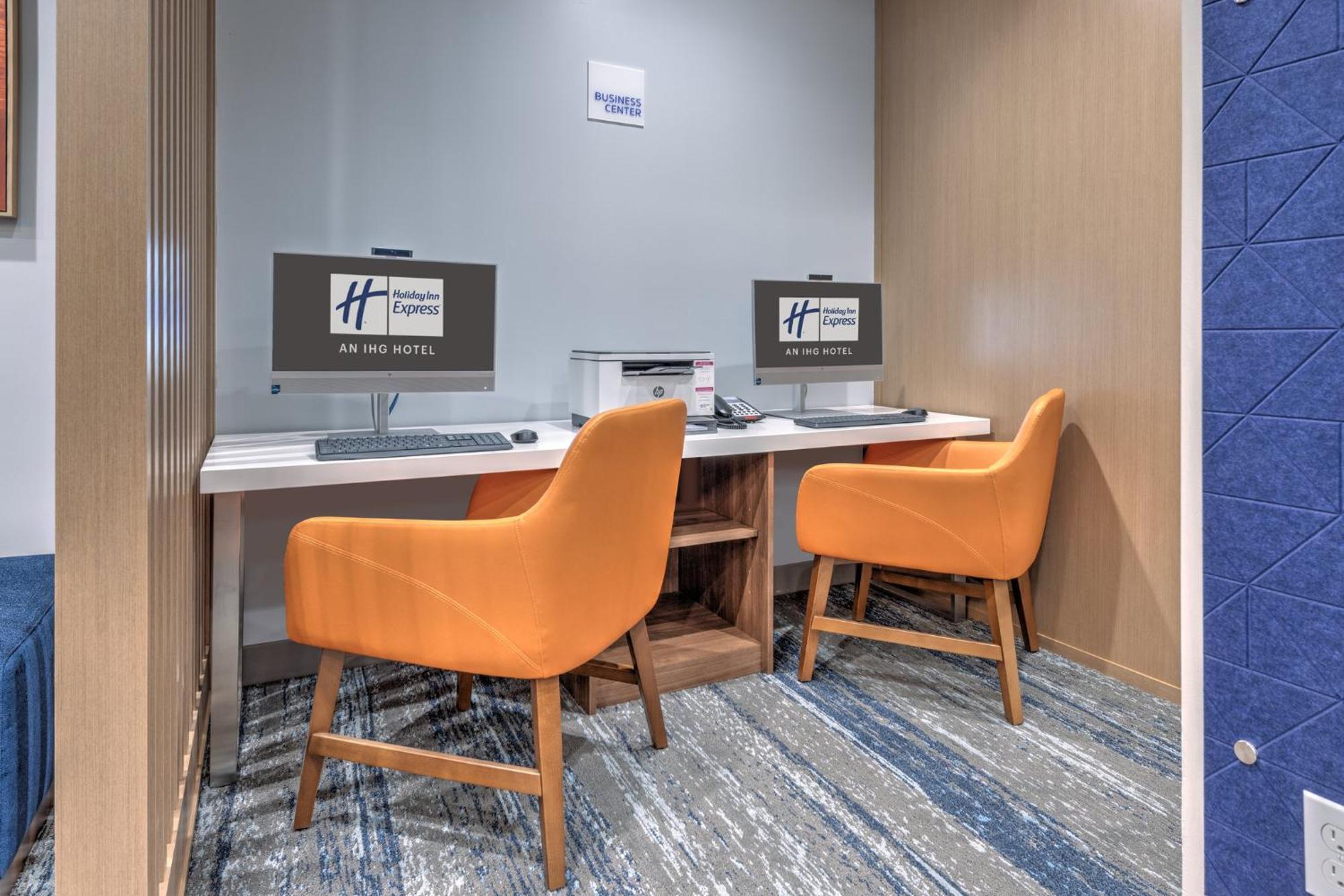 Holiday Inn Express & Suites Austin Airport East By Ihg Exterior photo
