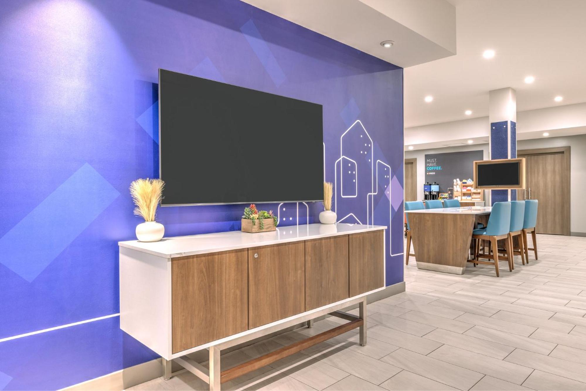Holiday Inn Express & Suites Austin Airport East By Ihg Exterior photo