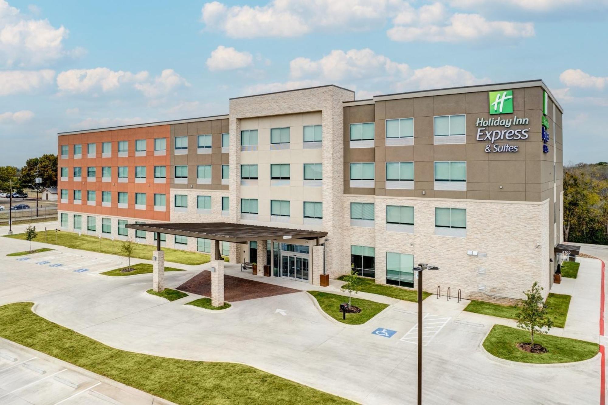 Holiday Inn Express & Suites Austin Airport East By Ihg Exterior photo