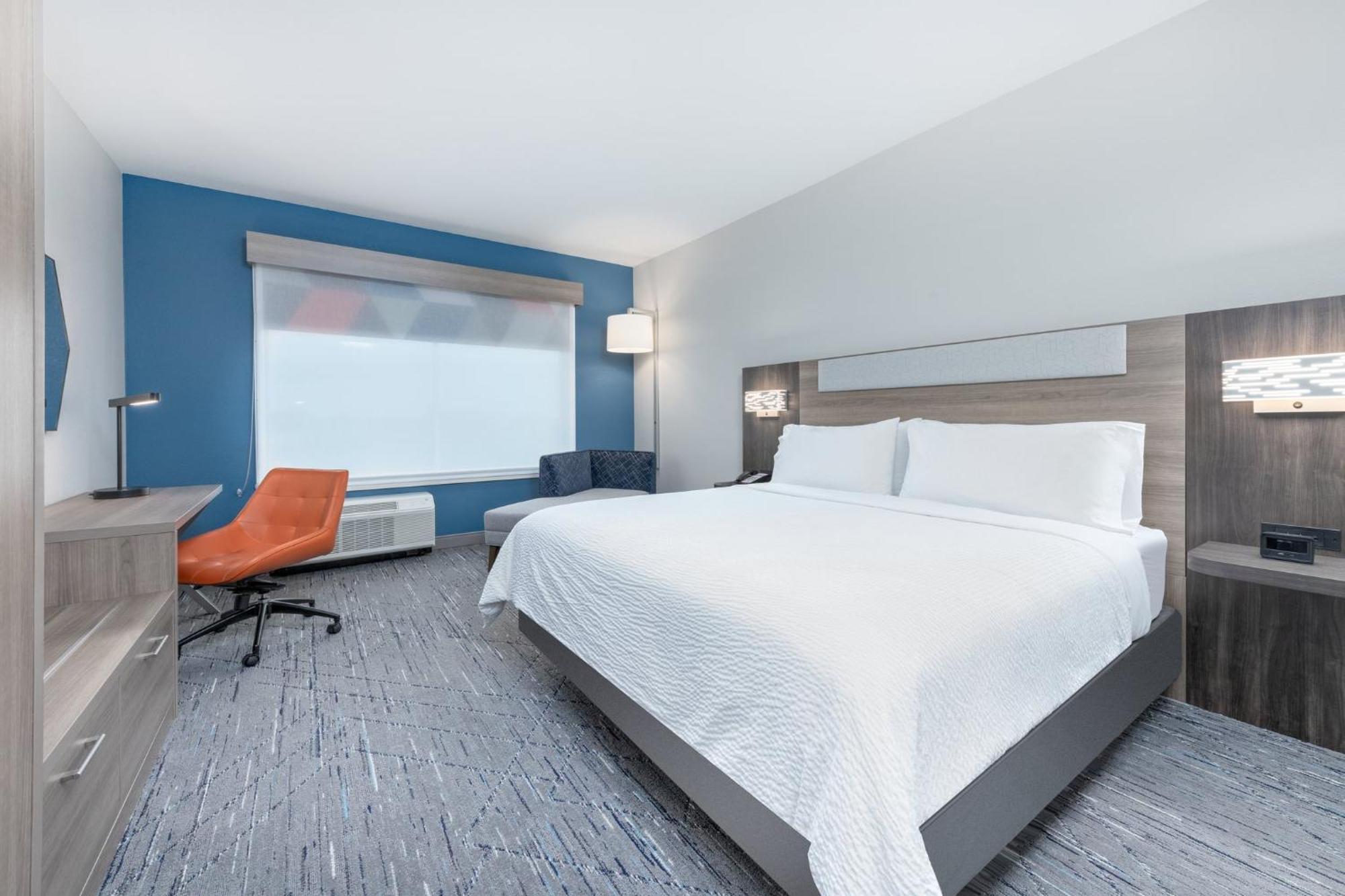 Holiday Inn Express & Suites Austin Airport East By Ihg Exterior photo